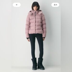 Aritzia SuperSnug Puff Jacket NWT size L Claremont Sold Out Color